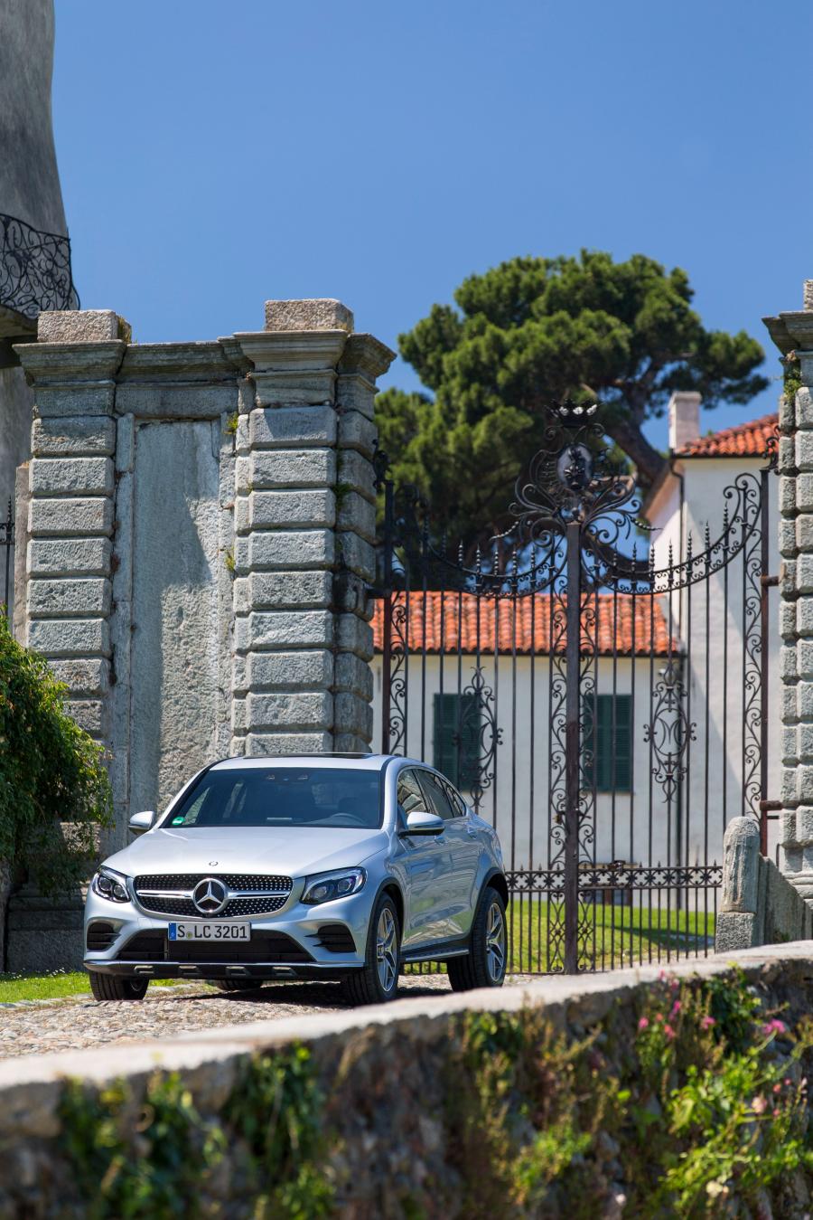  Mercedes-Benz GLC300 4Matic AMG Line Coupe 2016 года  (фото 4 из 26)